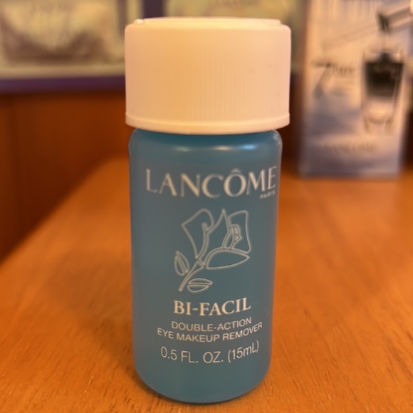 NIB Lancôme skincare bundle plus Lancôme brush - Picture 7 of 16